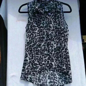 Women's Byer California animal leopard S sheer collared sleeveless button-up